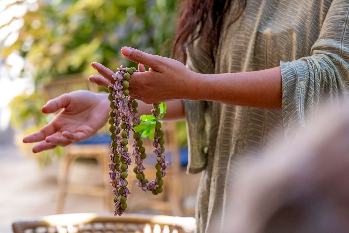 Lei Making Class in Waikīkī | Hawaiian Workshop